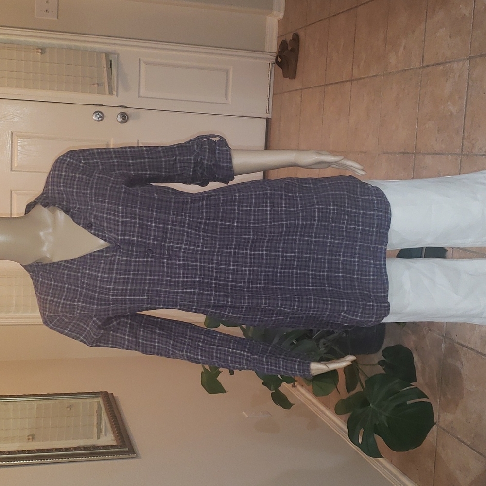 Xdye M dainty plaid henly button vneck button tab long sleeve pin tucked tunic